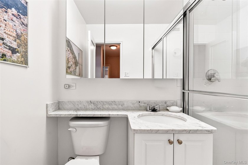 Experience the luxury living at the distinguished ?o-op. Nestled - photo 27