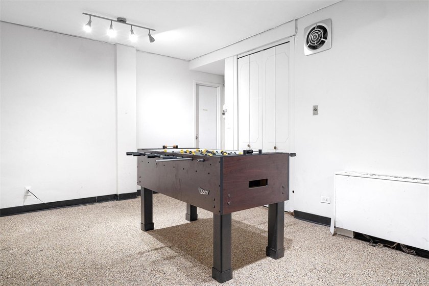 Experience the luxury living at the distinguished ?o-op. Nestled - photo 30
