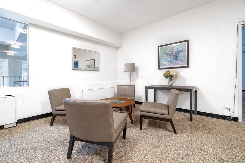 Experience the luxury living at the distinguished ?o-op. Nestled - photo 31