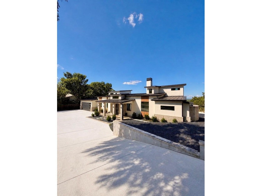 Views for Days! New construction 4bed/5.5 bath, on 1.07 acres - photo 2