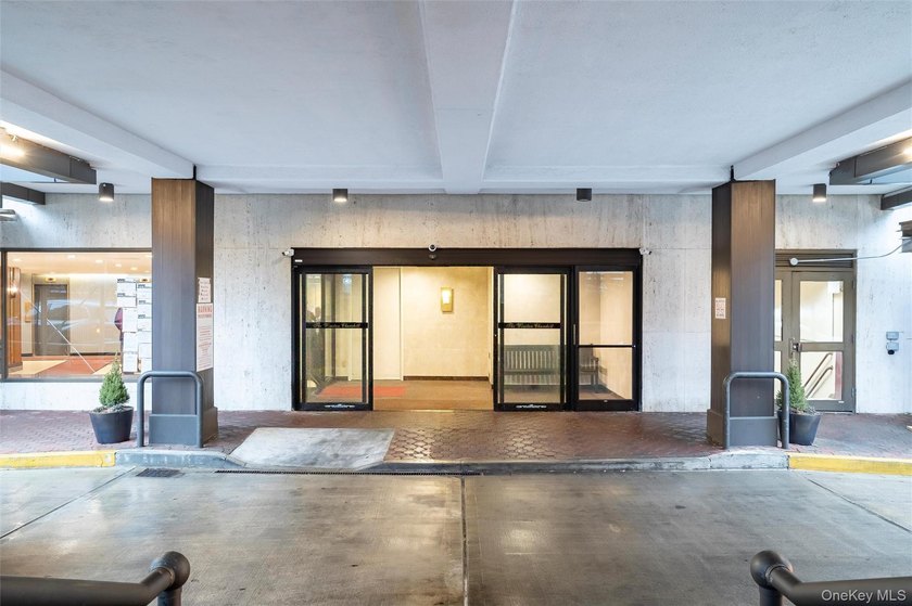 Experience the luxury living at the distinguished ?o-op. Nestled - photo 44