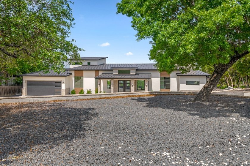 Views for Days! New construction 4bed/5.5 bath, on 1.07 acres - photo 5