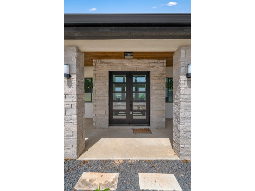 Views for Days! New construction 4bed/5.5 bath, on 1.07 acres - photo 7
