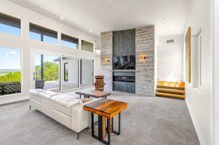 Views for Days! New construction 4bed/5.5 bath, on 1.07 acres - photo 8