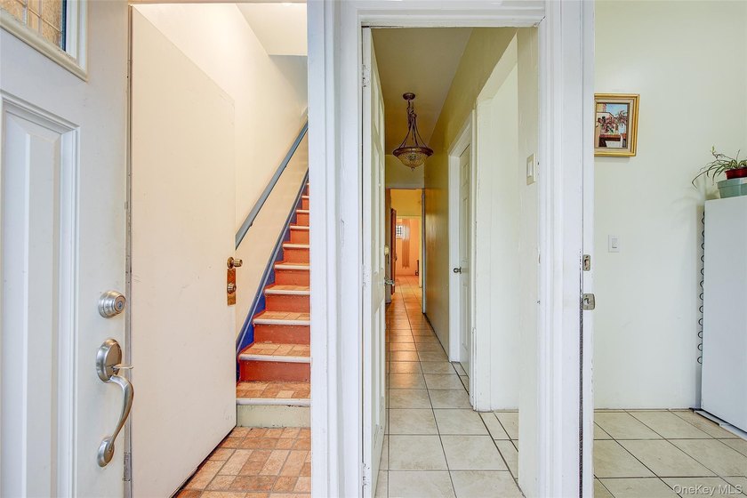 Welcome to 150 Ridgewood Avenue, a spacious fully detached - photo 12
