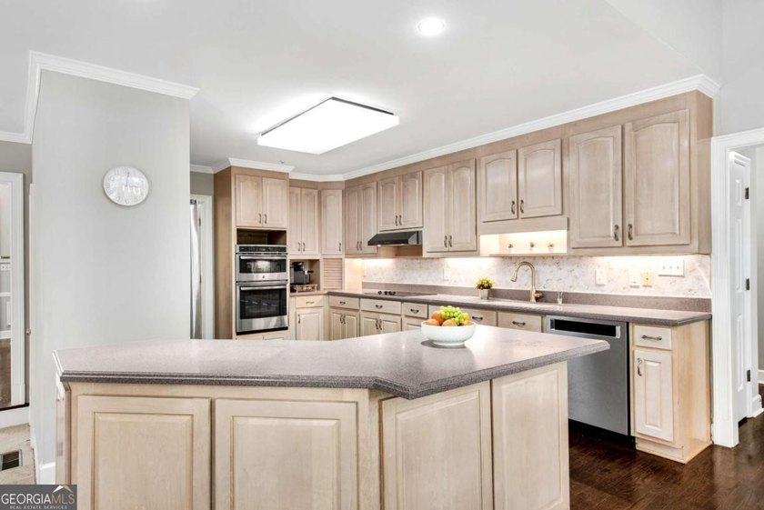 Nestled in the Highly Sought-After Active Swim/Tennis and Lake - photo 13