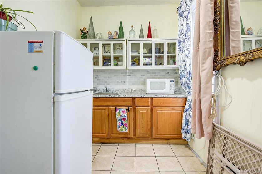 Welcome to 150 Ridgewood Avenue, a spacious fully detached - photo 13