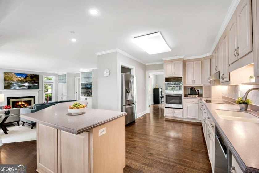 Nestled in the Highly Sought-After Active Swim/Tennis and Lake - photo 14