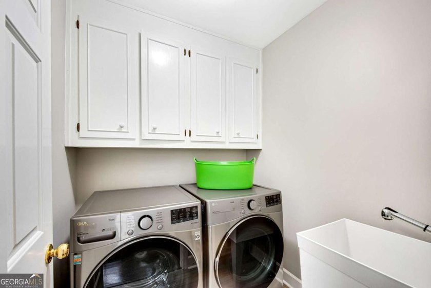 Nestled in the Highly Sought-After Active Swim/Tennis and Lake - photo 18