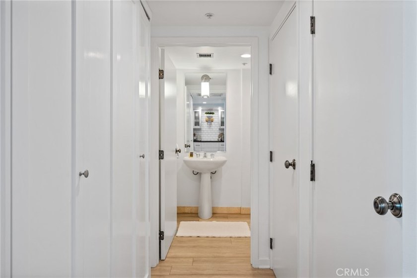 Beautifully updated 2-bedroom, 2.5-bath residence in the highly - photo 20
