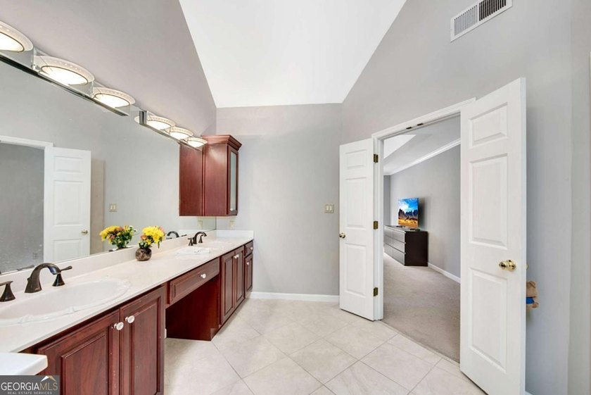 Nestled in the Highly Sought-After Active Swim/Tennis and Lake - photo 31