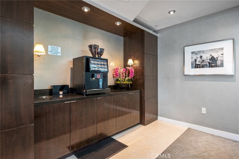 Beautifully updated 2-bedroom, 2.5-bath residence in the highly - photo 34