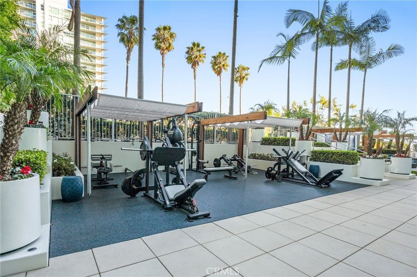 Beautifully updated 2-bedroom, 2.5-bath residence in the highly - photo 38
