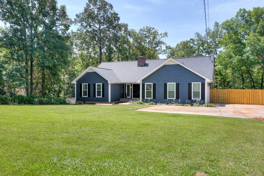 Located just 20 minutes from Evans, this updated Modoc lakehouse - photo 2