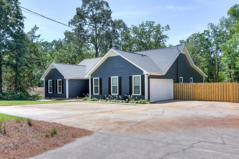 Located just 20 minutes from Evans, this updated Modoc lakehouse - photo 4