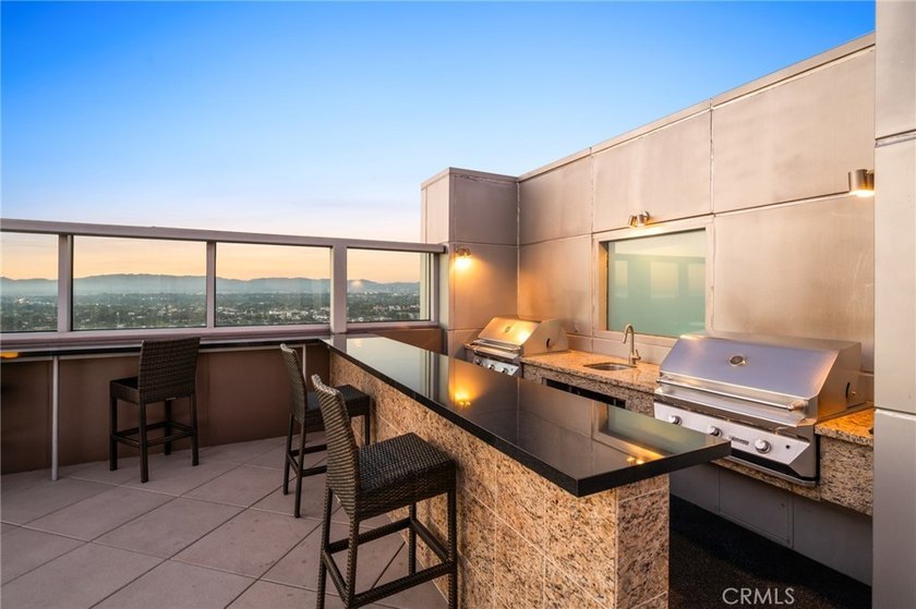 Beautifully updated 2-bedroom, 2.5-bath residence in the highly - photo 48