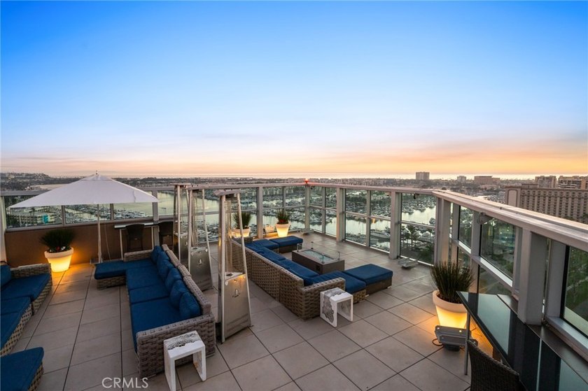 Beautifully updated 2-bedroom, 2.5-bath residence in the highly - photo 50