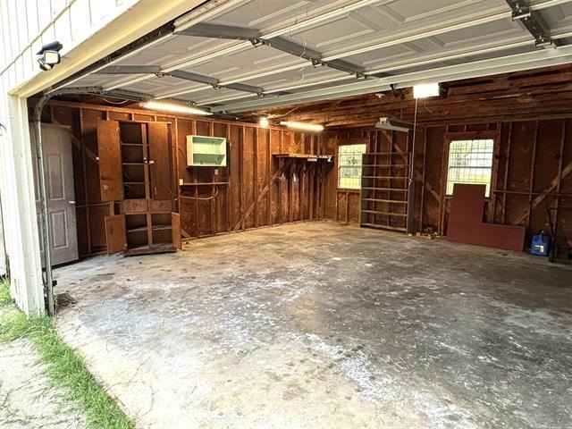 This nicely updated 2-bedroom, 2-bath home sits on approximately - photo 8