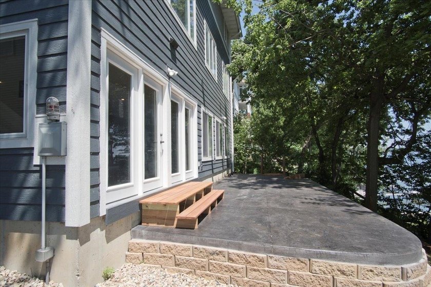 Beautiful LAKE KEGONSA HOME with 50' of frontage, pier, and - photo 2