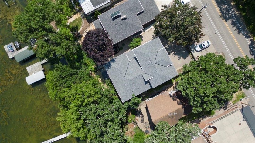 Beautiful LAKE KEGONSA HOME with 50' of frontage, pier, and - photo 3