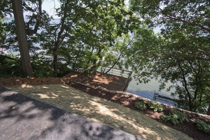 Beautiful LAKE KEGONSA HOME with 50' of frontage, pier, and - photo 5