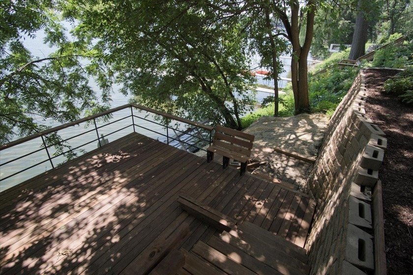 Beautiful LAKE KEGONSA HOME with 50' of frontage, pier, and - photo 6