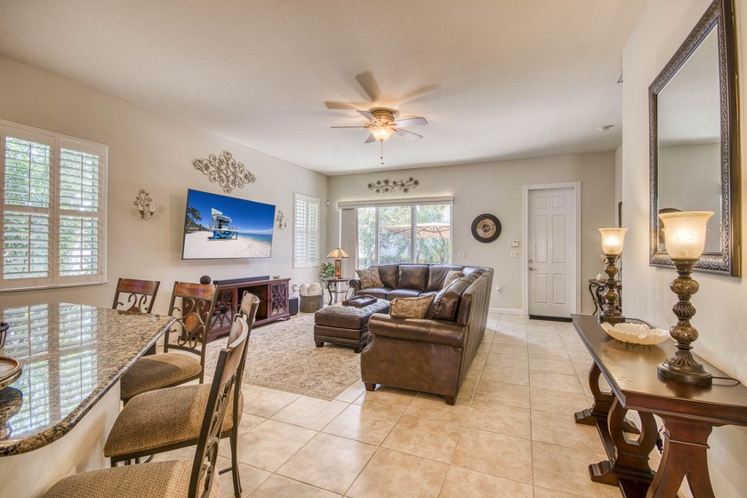 Rarely available single-level villa in Mallory Creek, offering a - photo 6