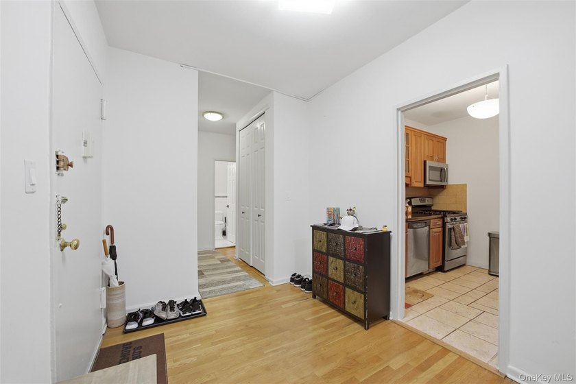 Beautiful and spacious one bedroom (PLUS BONUS ROOM) in the - photo 4
