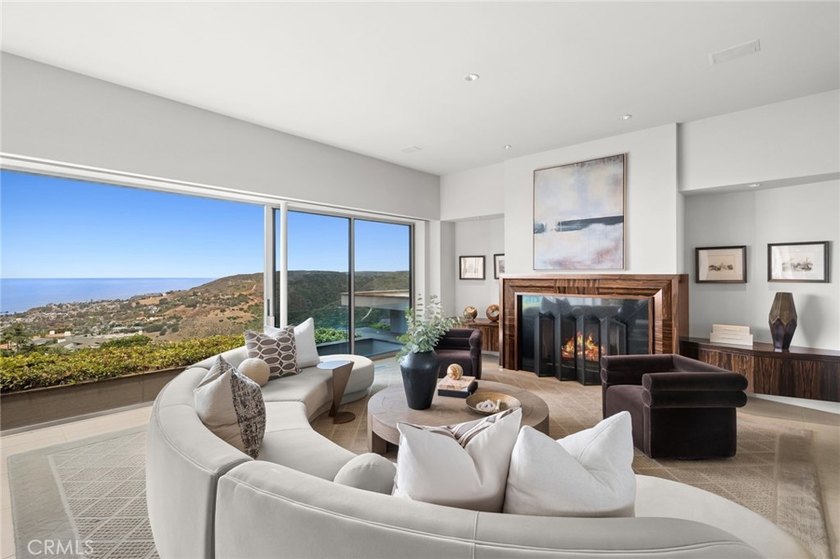 Sweeping ocean views from every room define this substantial - photo 4