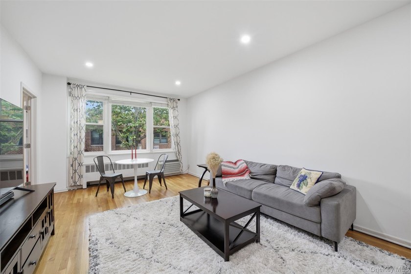 Beautiful and spacious one bedroom (PLUS BONUS ROOM) in the - photo 7