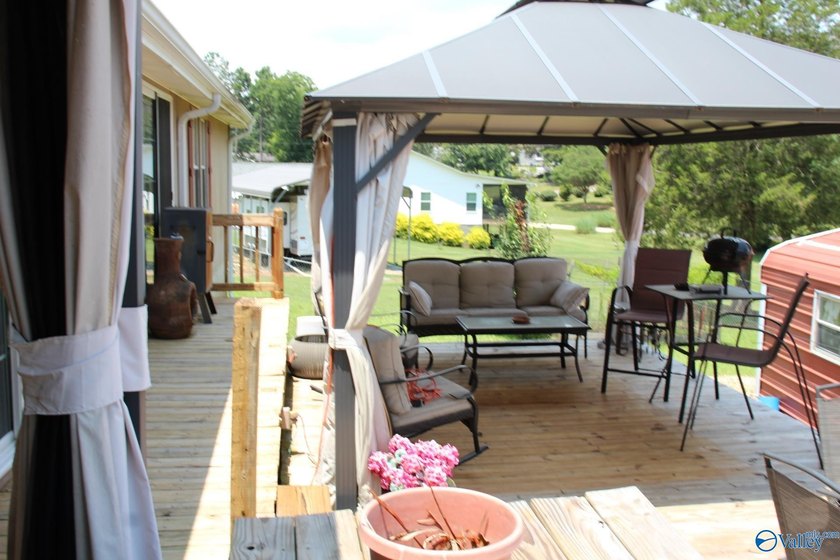 This is your chance for paradise on the lake, this home has it - photo 14
