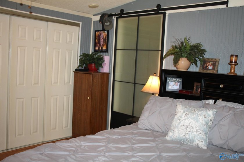 This is your chance for paradise on the lake, this home has it - photo 32