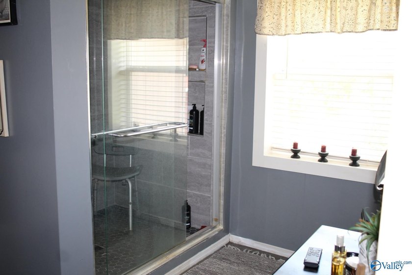 This is your chance for paradise on the lake, this home has it - photo 34
