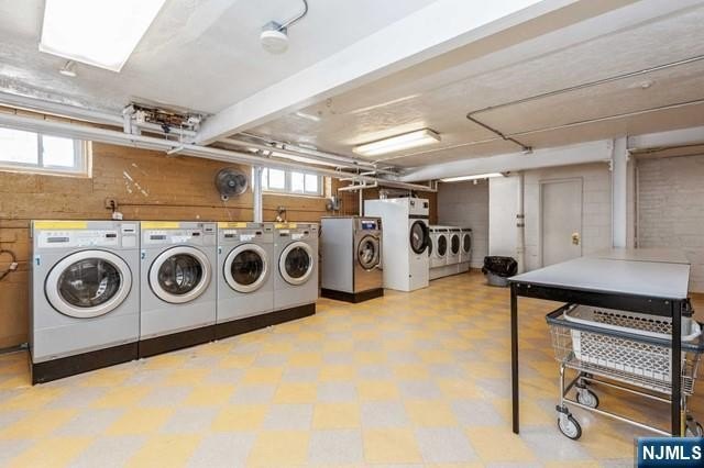 Large Studio.The HOA fee covers: taxes, heat, water and WiFi - photo 12