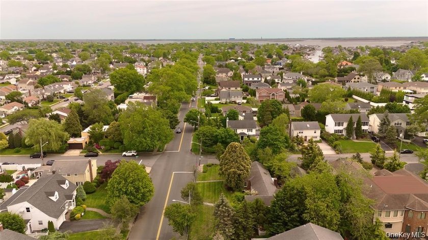 CALLING ALL MERRICK INVESTORS &amp; HOMEOWNERS! TAKE ADVANTAGE OF - photo 4