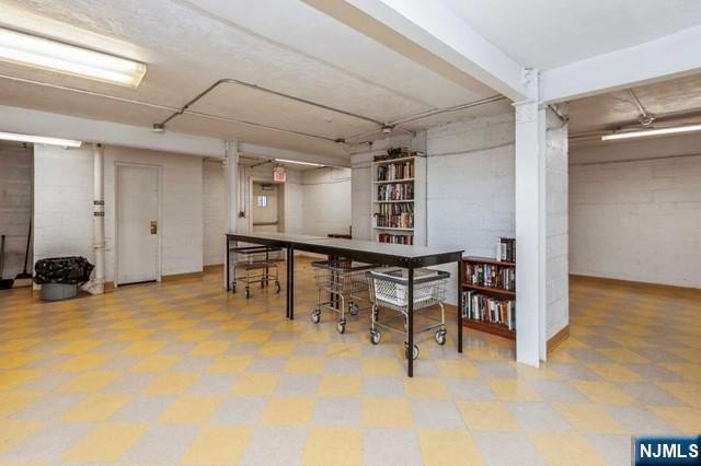 Large Studio.The HOA fee covers: taxes, heat, water and WiFi - photo 14