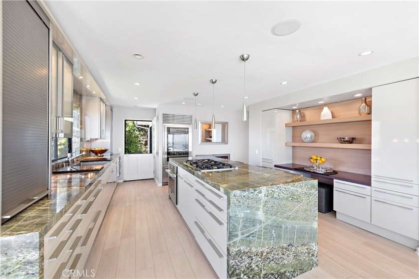 Welcome to a one-of-a-kind Laguna Beach retreat where style - photo 15