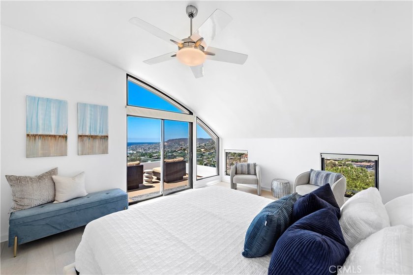 Welcome to a one-of-a-kind Laguna Beach retreat where style - photo 27