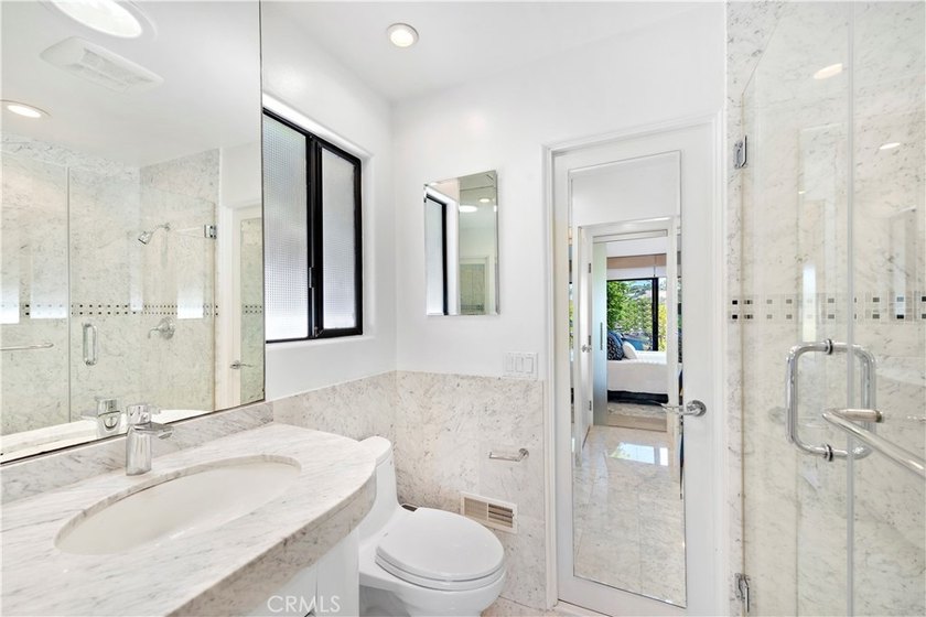 Welcome to a one-of-a-kind Laguna Beach retreat where style - photo 28