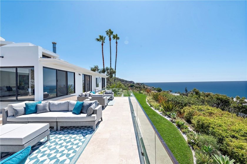 Welcome to a one-of-a-kind Laguna Beach retreat where style - photo 36