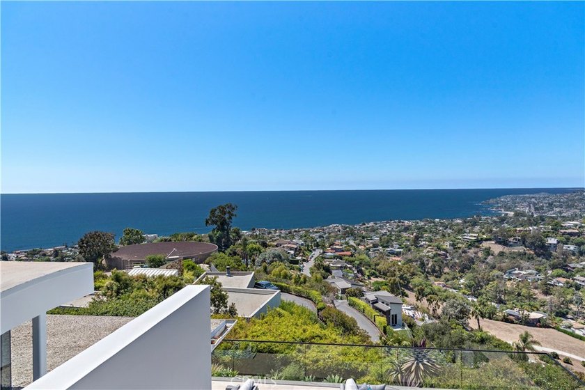 Welcome to a one-of-a-kind Laguna Beach retreat where style - photo 40