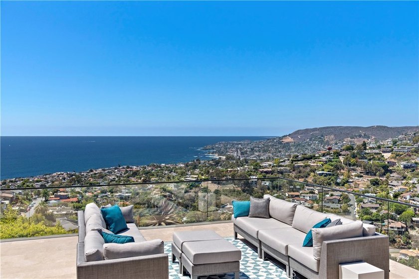 Welcome to a one-of-a-kind Laguna Beach retreat where style - photo 41