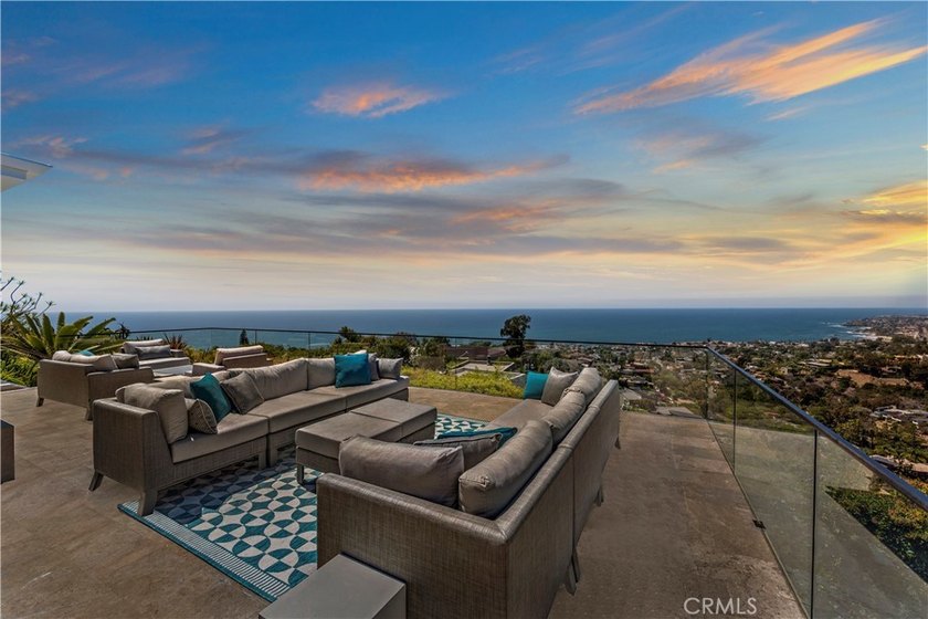 Welcome to a one-of-a-kind Laguna Beach retreat where style - photo 45