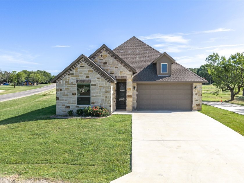 Welcome home to this beautiful three-bedroom, two-bathroom stone - photo 2
