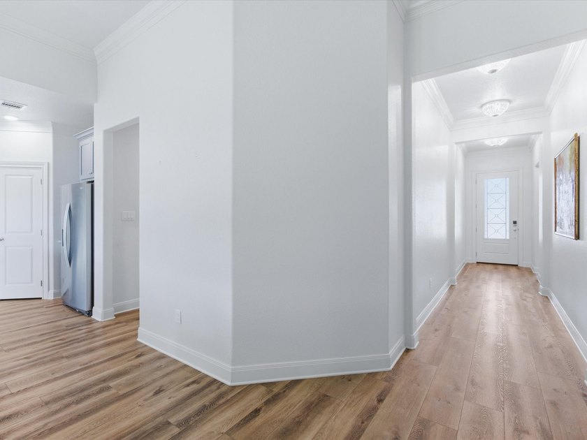 Welcome home to this beautiful three-bedroom, two-bathroom stone - photo 5