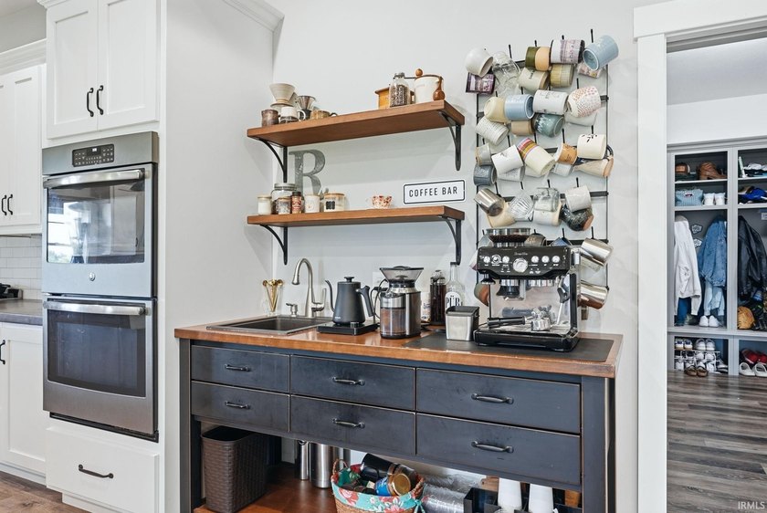 Rare opportunity to own a one-of-a-kind shop house on 11 - photo 10