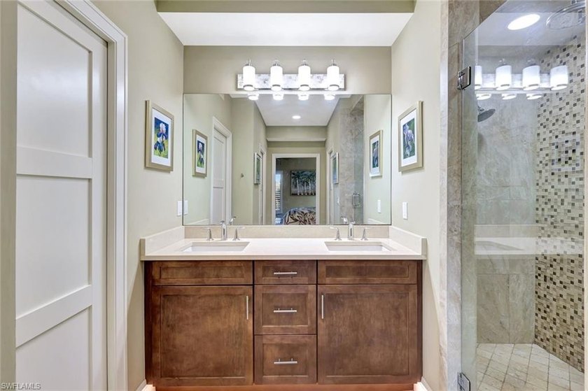 A custom design like no other! This three bedroom 2 bath condo - photo 6