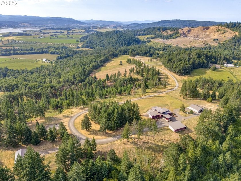 Spectacular modern masterpiece on 124.5 acres. This 2023-built - photo 6