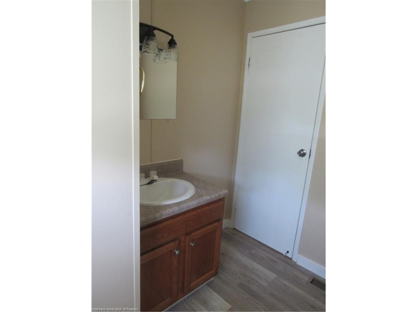 Welcome to rural Florida living with this Charming Newly - photo 9