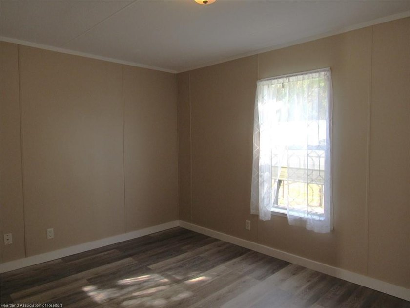 Welcome to rural Florida living with this Charming Newly - photo 10